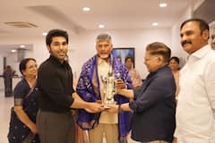 Chandrababu Naidu: కొత్త జంట అల్లు శిరీష్ - నయనికా రెడ్డికి చంద్రబాబు ఆశీస్సులు... అల్లు వారింట ఏపీ సీఎం