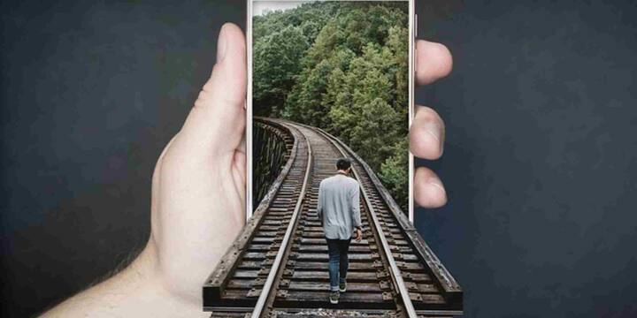 इस प्लान में कॉलिंग और डेटा से जुड़ी कुछ बेसिक सुविधाएं भी शामिल हैं. यूजर्स को अनलिमिटेड वॉयस कॉलिंग की सुविधा दी जाती है. इसके अलावा पूरे प्लान के दौरान लगभग 5GB डेटा मिलता है और रोजाना 100 SMS भेजने की सुविधा भी दी जाती है. यानी कम कीमत में ग्राहकों को जरूरी टेलीकॉम सेवाएं मिल जाती हैं और उनका पुराना नंबर भी सुरक्षित रह सकता है.