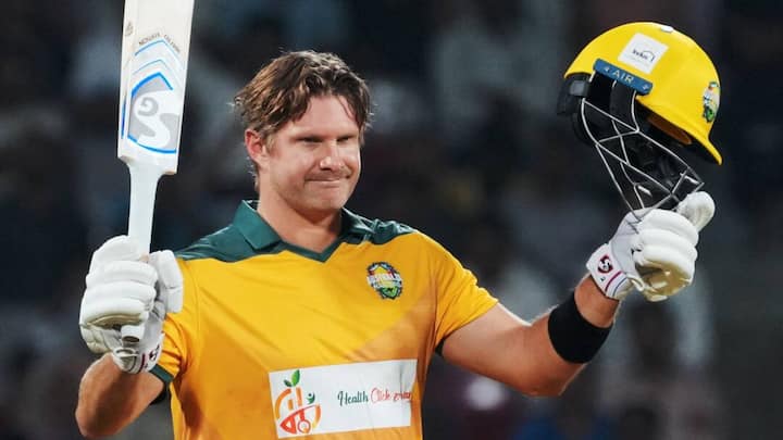 Australian legend, Shane Watson, smashed 117 runs off just 57 balls in the IPL final, playing for the Chennai Super Kings (CSK) against Sunrisers Hyderabad (SRH). He would go on to win the match and lift the title, marking a memorable inning.