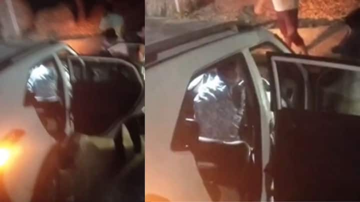 कार रस्ता सोडून थेट 10 फूट खाली जाऊन रस्त्याकडेच्या घरासमोरील एका कठड्याला जाऊन धडकल्यानं हा अपघात झाला.