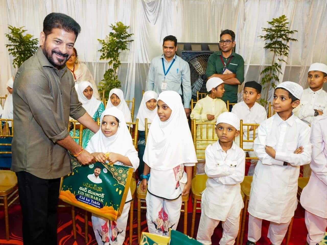 CM Revanth Reddy: మన మధ్య మంట పెట్టేందుకు కొందరు ప్రయత్నిస్తుంటారు... ఇఫ్తార్ విందులో సీఎం రేవంత్ రెడ్డి