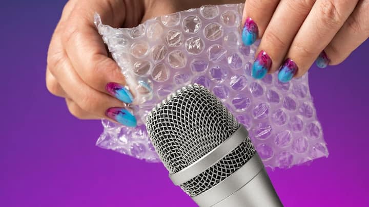 बबल रैप के बनने की कहानी साल 1957 में शुरू होती है, जब दो अमेरिकी इंजीनियर अल्फ्रेड फील्डिंग और मार्क चवनेस न्यू जर्सी के एक गैरेज में कुछ नया प्रयोग कर रहे थे. उनका इरादा एक ऐसा प्लास्टिक वॉलपेपर तैयार करना था, जिसमें एक खास तरह का टेक्सचर या उभार हो. वे चाहते थे कि इसे दीवारों पर लगाया जाए ताकि घर को एक आधुनिक लुक मिल सके. इसी कोशिश में उन्होंने दो प्लास्टिक की चादरों को एक मशीन के जरिए आपस में चिपकाने का प्रयास किया.