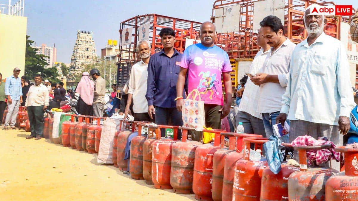 Panic Buying Eases: LPG Bookings Drop To 77 Lakh, Govt Assures Adequate Supply