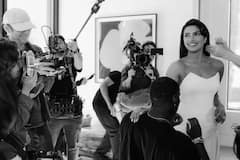 Oscar 2026 'देसी गर्ल'चा 'ओल्ड हॉलिवूड' स्टाईल लूक; नवऱ्यासोबत फ्लॉन्ट केला रॉयल अंदाज VIRAL PHOTOs