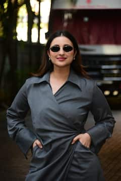ग्रे आउटफिट और सनग्लासेस में परिणीति चोपड़ा का दिखा स्टाइलिश अंदाज, बेटे के जन्म के बाद काम पर लौटीं