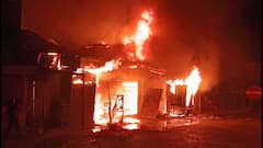 Kinwat Fire Accident :किनवटच्या इस्लापूरमध्ये अग्नीतांडव! भीषण आगीत चार ते पाच दुकाने जळून खाक, लाखोंचं साहित्य भस्मसात
