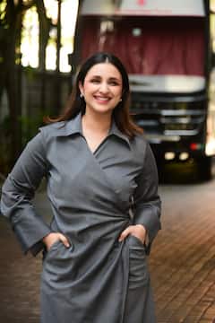 ग्रे आउटफिट और सनग्लासेस में परिणीति चोपड़ा का दिखा स्टाइलिश अंदाज, बेटे के जन्म के बाद काम पर लौटीं