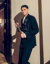 ভারতীয় টেস্ট এবং ওয়ান ডে দলের অধিনায়ক শুভমন গিলকে বর্ষসেরা আন্তর্জাতিক পুরুষ ক্রিকেটার ঘোষিত করা হয়েছে। তিনি দ্বিতীয়বার এই পুরস্কার পেলেন।