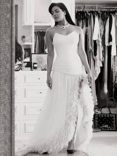 Oscar 2026 में प्रियंका चोपड़ा का दिखा रॉयल अंदाज, देसी गर्ल का 'ओल्ड हॉलीवुड' स्टाइल लुक हुआ वायरल