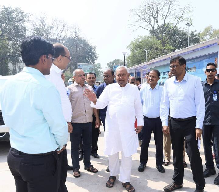 परिसर में 204 चार पहिया वाहनों के लिए खुली पार्किंग और बेसमेंट में 240 वाहनों की पार्किंग की व्यवस्था है. परिसर में माननीय उच्च न्यायालय के आदेश के अनुपालन में पुराने समाहरणालय के मुख्य भवन के स्तंभों को परिसर के एक ओर सुरक्षित प्रदर्शित किया गया है जो पुराने समाहरणालय भवन के हेरिटेज को दिखाता है.