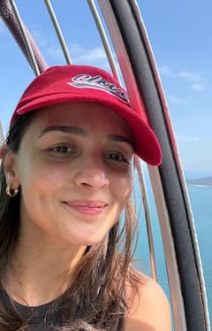 आलिया भट्ट के बर्थडे सेलिब्रेशन की इनसाइड तस्वीरें, पति रणबीर ने किया किस, बेटी राहा ने लिखा लेटर