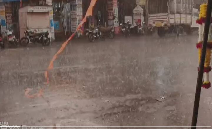 सगळीकडे बर्फ आच्छादल्यासारखे दृश्य तेथे पाहायला मिळाले, पाच्छापूर गावात अचानक सायंकाळी पावसाला सुरुवात झाली आणि काही वेळातच गारांचा तुफान पाऊस सुरू झाला.