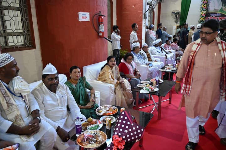इस कार्यक्रम में जेडीयू के सभी बड़े नेता मौजूद थे. बीजेपी के प्रदेश अध्यक्ष संजय सरावगी भी शामिल हुए. इस मौके पर जेडीयू कार्यकर्ताओं की तरफ से निशांत कुमार को लेकर नारा लगाया गया. कहा,