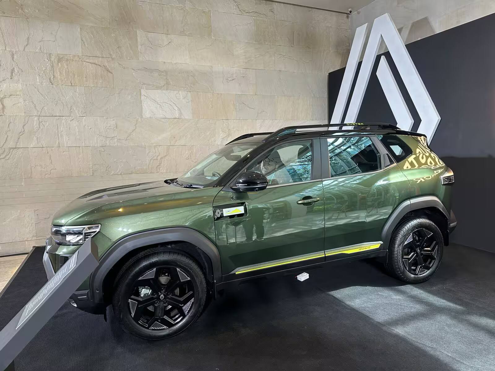 Renault Duster: புது ஆட்டோமேடிக், 7 சீட்டர், ஹைப்ரிட், மினி எஸ்யுவி - டஸ்டரையே ப்ராண்டாக மாற்றும் ரெனால்ட், எப்படி?