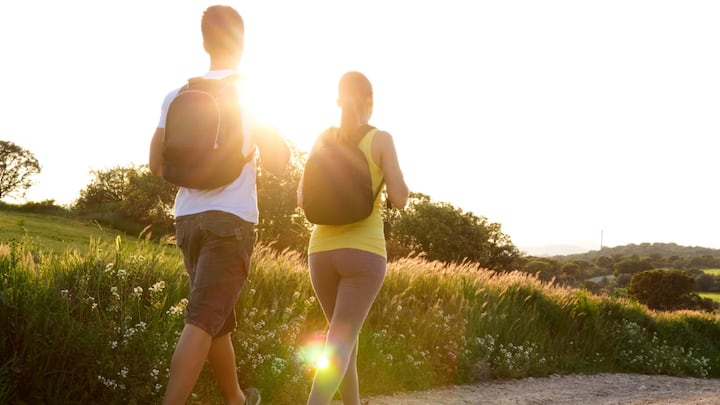 રોજ વોક કરવાથી શરીર અને મન બંને એક્ટિવ અને શાંત રહે છે. દરરોજ લગભગ એક કલાક ચાલવાથી વજન ઘટે છે. હૃદય સંબંધિત બીમારીઓથી બચવા માટે વોક અસરકારક માનવામાં આવે છે.