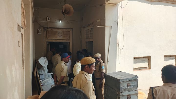 या घटनेनंतर सोलापूरचे सहाय्यक पोलीस अधीक्षक प्रीतम कुमार यावलकर, डी वाय एस पी बसवराज शिवपुजे आणि पोलीस निरीक्षक घटनास्थळी पोहोचले आहेत. मात्र, उद्याचा दहावीचा भूगोलाचा पेपर चोरीला गेल्याने उद्याच्या परीक्षेवर प्रश्नचिन्ह निर्माण झाले आहे.