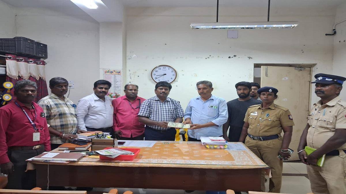தஞ்சாவூரில் தேர்தல் பறக்கும் படையினர் அதிரடி: ஆவணமின்றி கொண்டு வரப்பட்ட ரூ.3.89 லட்சம் பறிமுதல்! #Tanjore #Election #TamilNadu