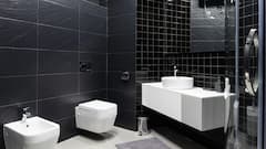 यहां टॉयलेट सीट के सामने सिर झुकाते हैं लोग, जानिए इस अजीबोगरीब परंपरा की क्या है सच्चाई?