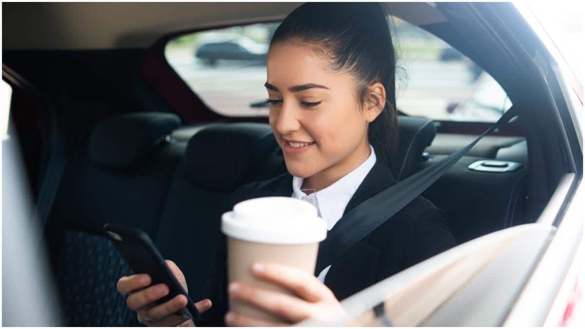 Cab Safety Tips for Women : మహిళలు క్యాబ్, బైక్ రైడ్స్ బుక్ చేసుకునేటప్పుడు ఫాలో అవ్వాల్సిన టిప్స్.. సేఫ్టీ ముఖ్యం గర్ల్స్