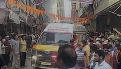 दिल्ली में पालम मेट्रो के पास लगी भीषण आग, 2 लोग बिल्डिंग से कूदे, 7 की जिंदा जलकर मौत, सामने आईं भयावह तस्वीरें