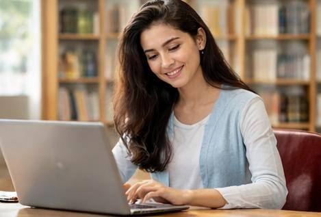 नई लिस्ट में बीटेक रोबोटिक्स और एआई, सिविल इंजीनियरिंग, बीवोक मॉलिक्यूलर डायग्नोस्टिक और होटल मैनेजमेंट जैसे जॉब-ओरिएंटेड कोर्स भी जोड़े गए हैं. साथ ही पेंटिंग और कैलिग्राफी जैसे सर्टिफिकेट कोर्स भी शुरू हुए हैं.