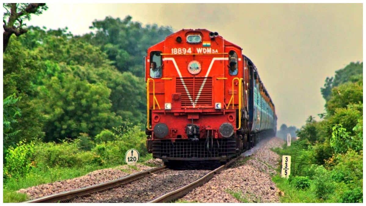 Andhra Pradesh Latest News: తెలుగు ప్రజలకు ఉగాది కానుక! రెగ్యులర్ రైలుగా వైజాగ్ - తిరుపతి స్పెషల్ ట్రైన్!