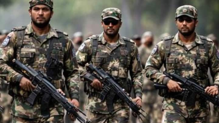 दोनों सेवाओं में भर्ती और करियर का रास्ता भी अलग है. IPS अधिकारी UPSC सिविल सेवा परीक्षा के जरिए चुने जाते हैं, जबकि CAPF में सहायक कमांडेंट जैसे पदों के जरिए भर्ती होती है. दोनों में प्रमोशन का सिस्टम है, लेकिन ऊपरी पदों तक पहुंचने का तरीका और मौके अलग-अलग हैं.