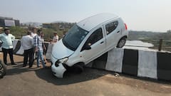 Mumbai Goa Highway Car Accident: कार थेट जगबुडी नदीच्या कठड्यावर; चालकाचा थरारक बचाव, मुंबई-गोवा महामार्गावर काय घडलं?, PHOTO