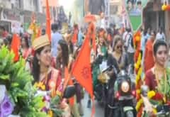 Gudi Padwa 2026: गिरगावातील शोभायात्रेत बुलेट राणींचा जलवा, पारंपारिक वेशात वेधलं सर्वांचं लक्ष; PHOTO