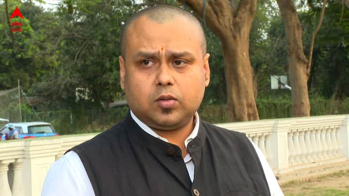 ব্যারাকপুরে বিজেপি প্রার্থী করল কৌস্তভ বাগচীকে।