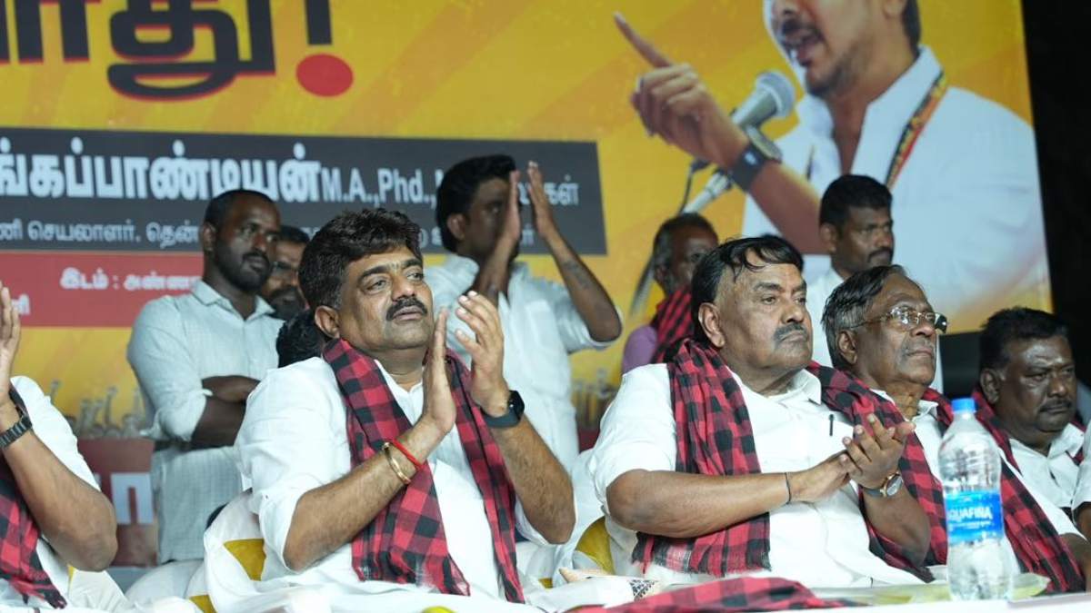 அமைச்சர் ராஜகண்ணப்பனுடன் காதர்பாட்சா