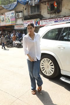 करण जोहर से खुशी कपूर तक, मनीष मल्होत्रा की अंतिम यात्रा में पहुंचे बॉलीवुड के तमाम सेलेब्स