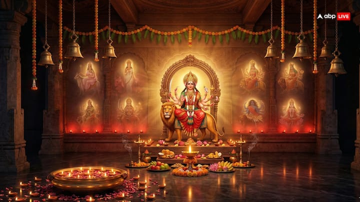 चैत्र नवरात्रि का समय श्रद्धालुओं के लिए साधना, शुद्धता और आत्म-नियंत्रण का होता है. 19 मार्च से 27 मार्च तक मां दुर्गा के नौ स्वरूपों की पूजा की जाती है. लेकिन माता की पूजा करना ही काफी नहीं है, बल्कि कुछ खास उपाय भी शामिल हैं, जिन्हें करने से साधना का संपूर्ण फल प्राप्त होता है.