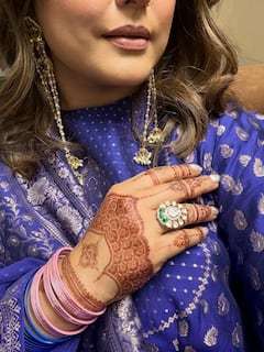 शादी के बाद पहली ईद मनाएंगी हिना खान, लगवाई पति रॉकी के नाम की मेंहदी, फोटोज शेयर कर दिखाई झलक