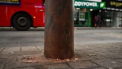 'जर तुम्ही आमच्या रस्त्यांची नासधूस केली तर...' लंडनमध्ये सार्वजनिक ठिकाणी पान खाऊन थुंकून उकिरडा करणाऱ्या दोन भारतीयांना जबरी दणका