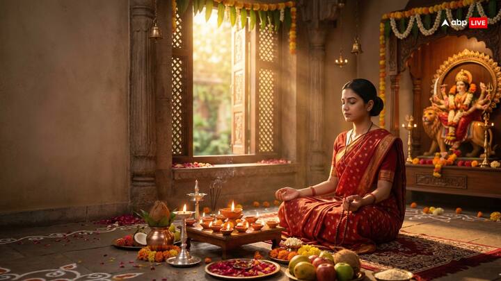 नवरात्रि के 9 दिन अनुशासन का पालन करना चाहिए. सुबह जल्दी उठकर पूजा करने के साथ दिनचर्या को सही रखना चाहिए. आलस करने से आपकी साधना कमजोर हो सकती है.