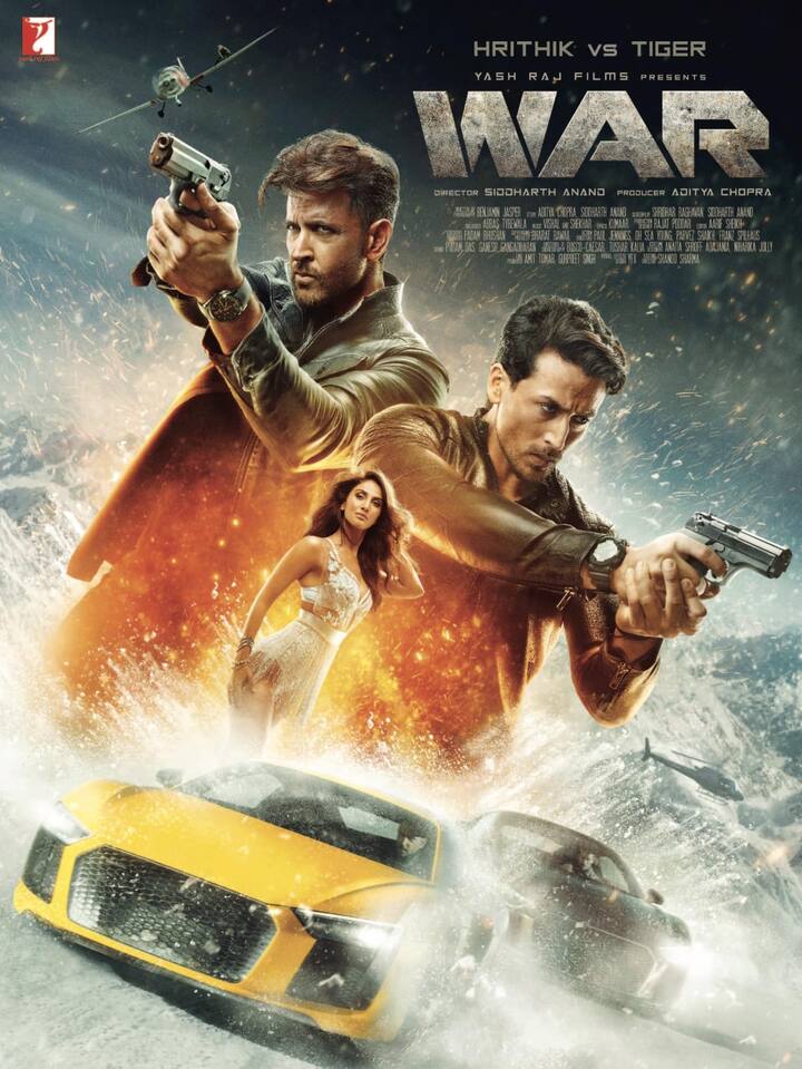 ऋतिक रोशन और टाइगर श्रॉफ की 'वॉर' ने भी अच्छी कमाई करते हुए पहले दिन 53.35 करोड़ बटोरे. साथ ही इंडिया में फिल्म ने 318 करोड़ रुपये का कलेक्शन किया.