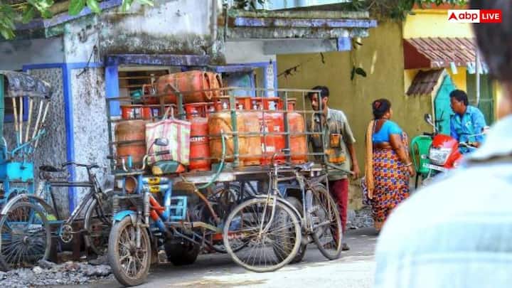 पूरे देश में कमाई एक जैसी नहीं होती. तमिलनाडु जैसे राज्यों में कमीशन ज्यादा होता है और कई दूसरे इलाकों में डिलीवरी करने वालों को थोड़ा कम कमीशन मिलता है. यह सब लोकल एजेंसी की नीति और कामकाज के खर्चों पर निर्भर करता है.