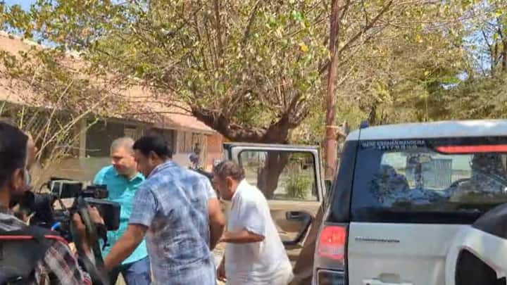 एसआयटी टीमकडून अशोक खरातची चौकशी सुरू आहे.