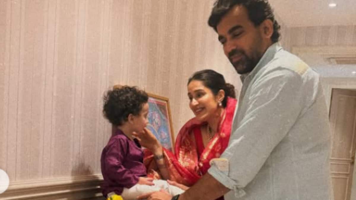 Is there really a temple in Zaheer Khan's house, see how his house looks from inside
