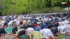 खामनेई की मौत के गम में बरेली में मनाई गई सादगी के साथ ईद, काला पट्टी बांधकर जताया शोक