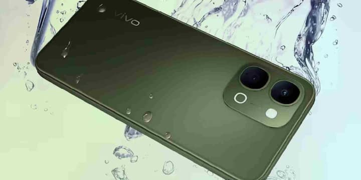 सबसे पहले बात करें Vivo T5x 5G की तो इसकी बिक्री 24 मार्च से शुरू होगी. यह फोन खास तौर पर अपनी बड़ी 7200mAh बैटरी के कारण चर्चा में है जो लंबे समय तक इस्तेमाल का भरोसा देती है. इसके साथ ही इसमें मीडियाटेक Dimensity 7400-Turbo प्रोसेसर दिया गया है जो परफॉर्मेंस को स्मूद बनाता है. कैमरा की बात करें तो इसमें 50 मेगापिक्सल का डुअल रियर सेटअप और 32 मेगापिक्सल का फ्रंट कैमरा मिलता है. साथ ही 6.76 इंच की बड़ी डिस्प्ले यूजर्स को बेहतर व्यूइंग एक्सपीरियंस देती है.