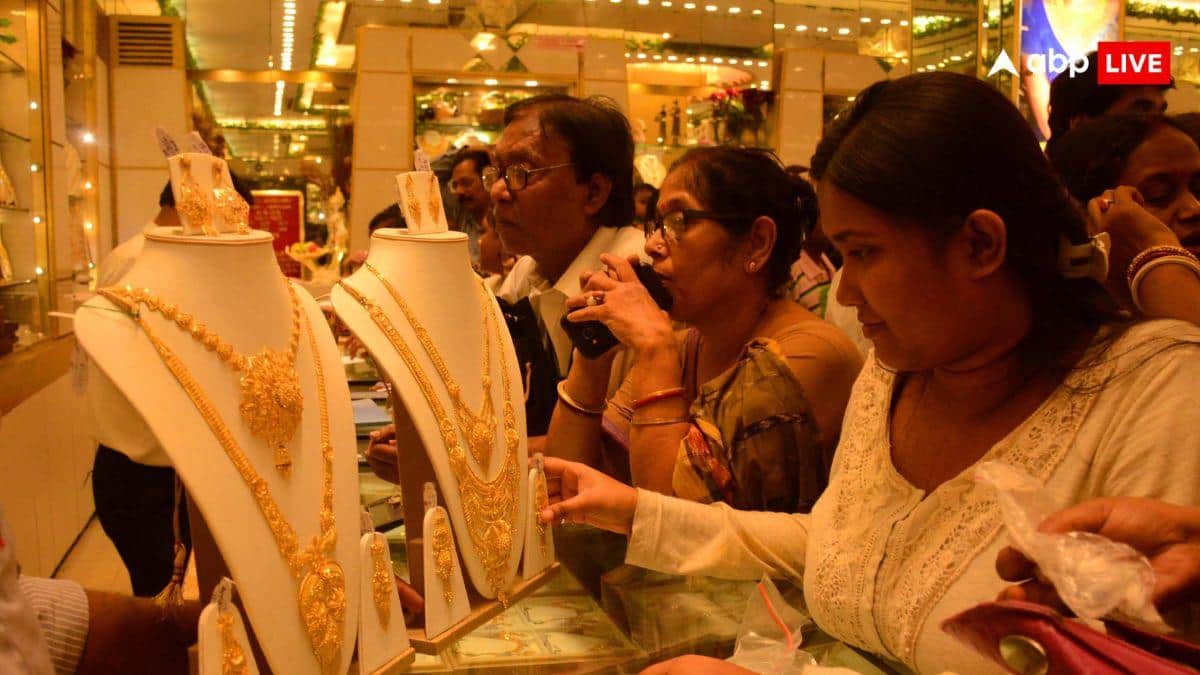 Gold Silver Price Today: सोने-चांदी की कीमत आज घटी या बढ़ी? जानिए आज आपको इन्हें खरीदने के लिए कितना पैसा करना होगा खर्च