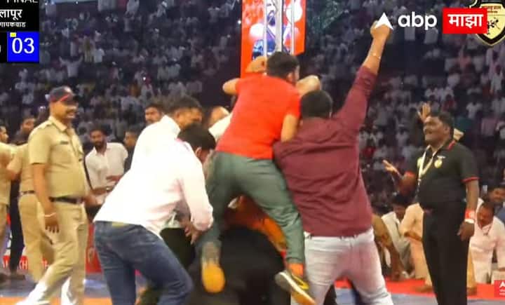 हर्षवर्धन सदगीरला महाराष्ट्र केसरीची गदा, फॉर्च्यूनर कार आणि 5 लाख रुपयांचा धनादेश अशी बक्षिसांची मोठी रक्कम मिळाली आहे.