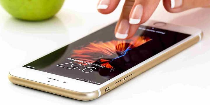 इस क्षेत्र में Lava और Nokia जैसी कंपनियां भी पीछे नहीं हैं. दोनों ने अपने D2M फीचर फोन के मॉडल पहले ही दिखा दिए हैं हालांकि उनकी लॉन्चिंग का इंतजार अभी बाकी है.