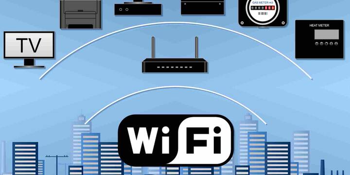 नया राउटर खरीदते समय लेटेस्ट टेक्नोलॉजी का ध्यान रखना जरूरी है. WiFi 5 या WiFi 6 सपोर्ट वाले राउटर बेहतर स्पीड और कवरेज देते हैं. ड्यूल-बैंड या ट्राई-बैंड राउटर ज्यादा डिवाइस को आसानी से संभाल सकते हैं. साथ ही, अपने घर के साइज और इस्तेमाल के हिसाब से राउटर चुनना चाहिए ताकि हर कोने में अच्छा नेटवर्क मिल सके.
