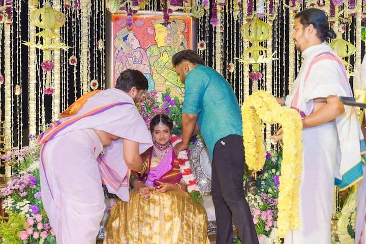 ఈ వేడుకకు మంచు లక్ష్మి తల్లి కూడా హాజరయ్యారు. కానీ మోహన్ బాబు, విష్ణు మంచు ఎక్కడా కనిపించలేదు. ఈ క్రమంలో మరోసారి వేడుక జరిపినట్లు తెలుస్తోంది.