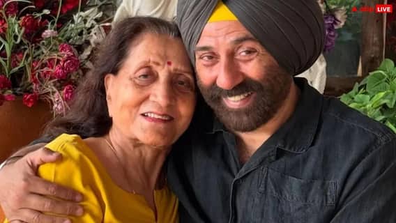 मां के साथ फोटो शेयर कर इमोशनल हुए सनी देओल, लिख दी दिल छू लेने वाली बात मां के साथ फोटो शेयर कर इमोशनल हुए सनी देओल, लिख दी दिल छू लेने वाली बात