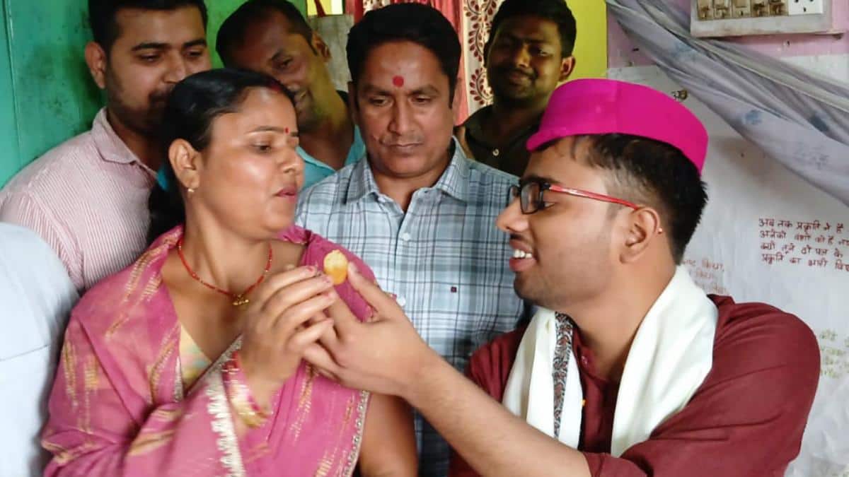 BSEB इंटर रिजल्ट 2026: साइंस के टॉपर आदित्य ने राधा-रानी को दिया श्रेय, बताया कैसे करें तैयारी