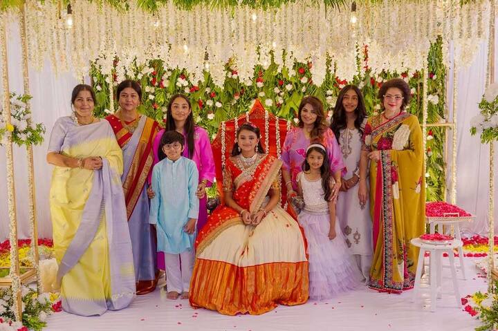 సోదరుడు మంచు విష్ణు భార్య, పిల్లలు తాజా వేడుకకు హాజరయ్యారు. కానీ విష్ణు మాత్రం హాజరు కాలేదు.